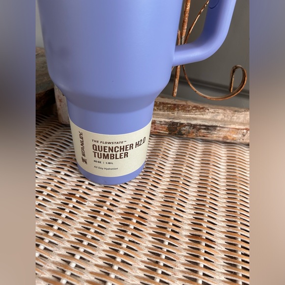Stanley Quencher H2.0 FlowState 40oz Tumbler in hydrangea - Picture 3 of 5